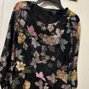 Papillon Blanc Black Floral Top